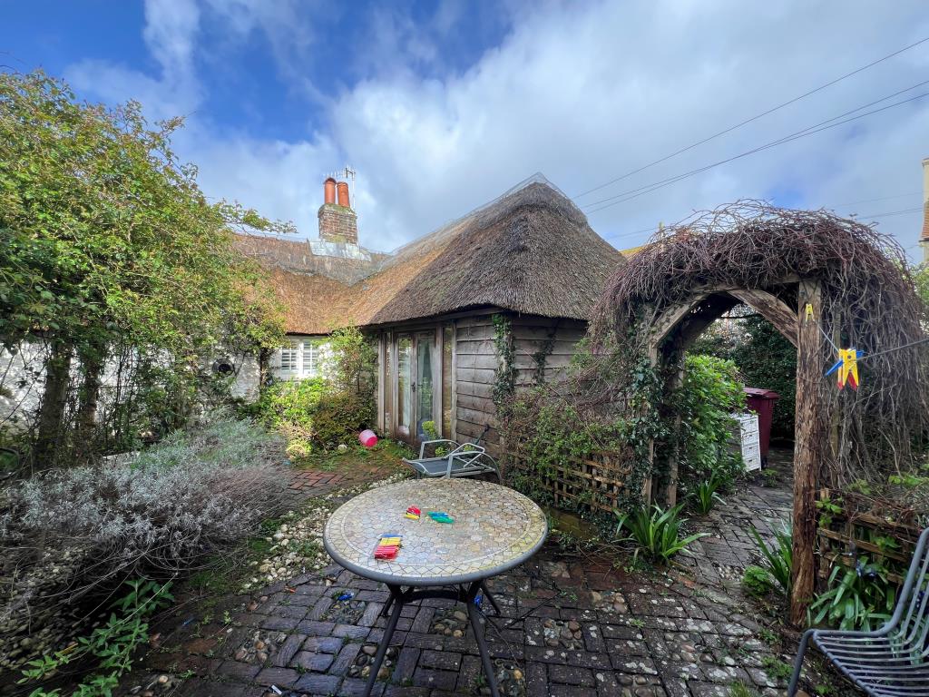 Lot: 138 - TWO-BEDROOM THATCHED COTTAGE FOR OCCUPATION OR INVESTMENT - Thatched cottage with patio garden